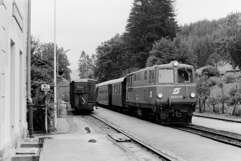 http://images.bahnstaben.de/HiFo/00030_Interrail 1982 - Teil 5  Ybbstalbahn mit Dampf und Diesel/3035653131613661.jpg